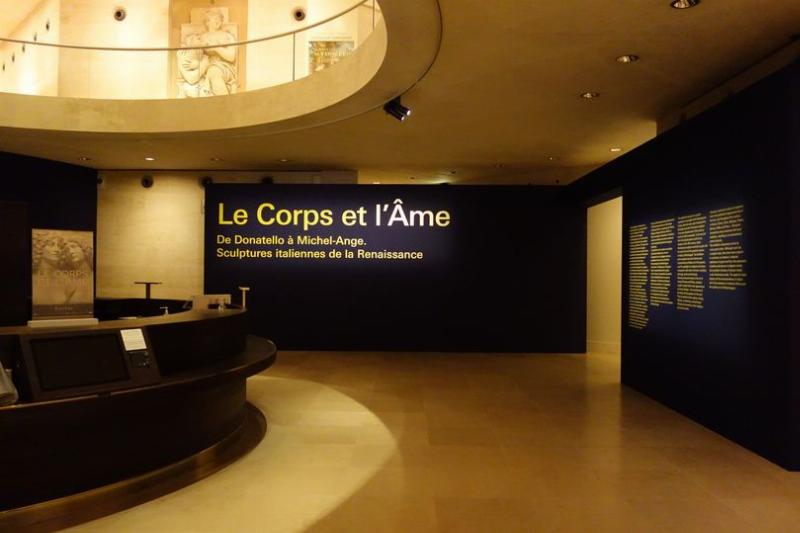 Magnifique sculpture d'un corps de femme en marbre, représentant la grâce et la fluidité des mouvements